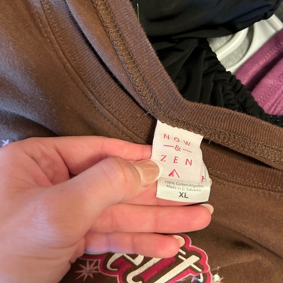 Girls are just better graphic tee - Picture 3 of 3